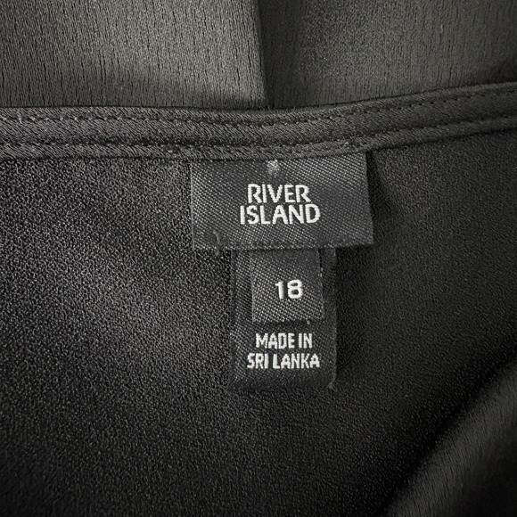 River Island Camisole Women US 14 Black Cowl Neck Tank Top Chic Minimalist Core - Picture 3 of 9